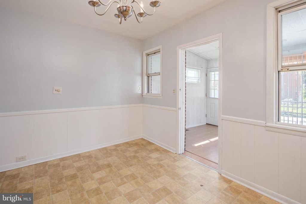 Image 10 of property listing at 8546 OAKLEIGH RD, Baltimore, MD 21234