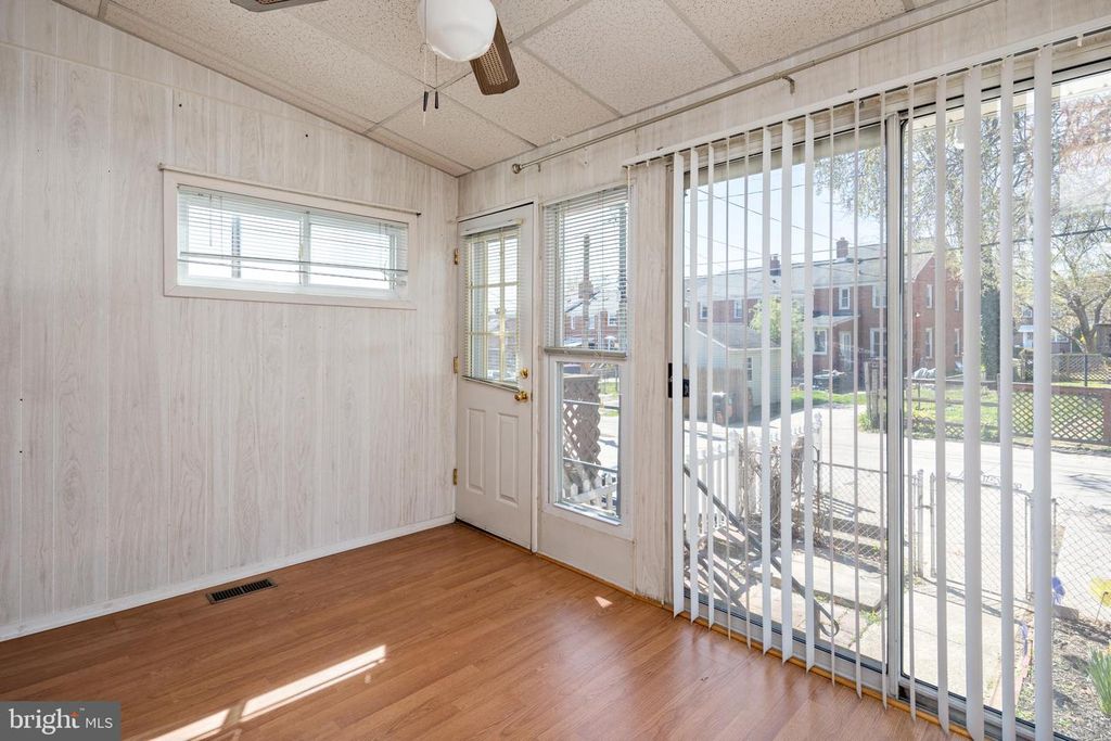 Image 13 of property listing at 8546 OAKLEIGH RD, Baltimore, MD 21234