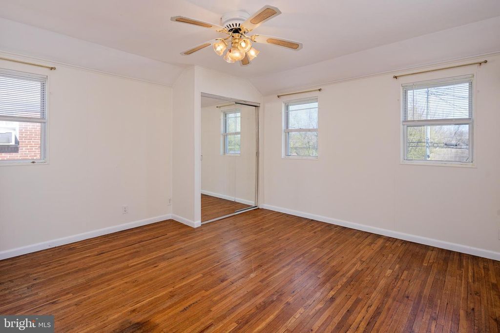 Image 14 of property listing at 8546 OAKLEIGH RD, Baltimore, MD 21234