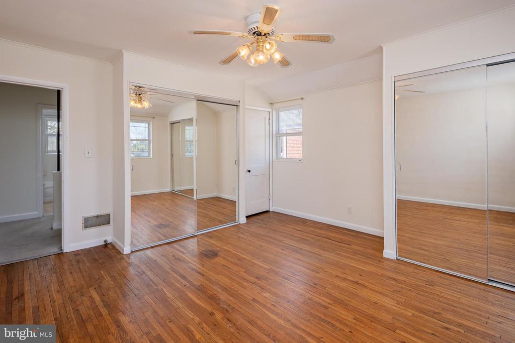 Image 16 of property listing at 8546 OAKLEIGH RD, Baltimore, MD 21234