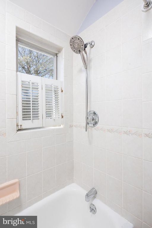 Image 19 of property listing at 8546 OAKLEIGH RD, Baltimore, MD 21234