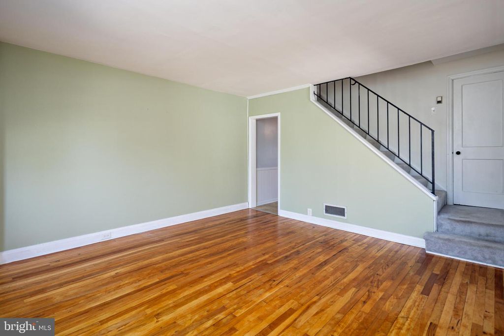 Image 2 of property listing at 8546 OAKLEIGH RD, Baltimore, MD 21234