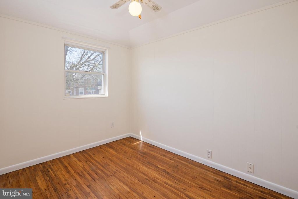 Image 20 of property listing at 8546 OAKLEIGH RD, Baltimore, MD 21234