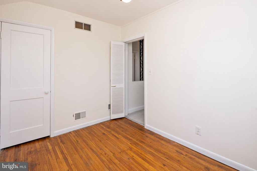 Image 21 of property listing at 8546 OAKLEIGH RD, Baltimore, MD 21234