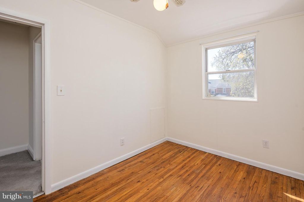 Image 23 of property listing at 8546 OAKLEIGH RD, Baltimore, MD 21234