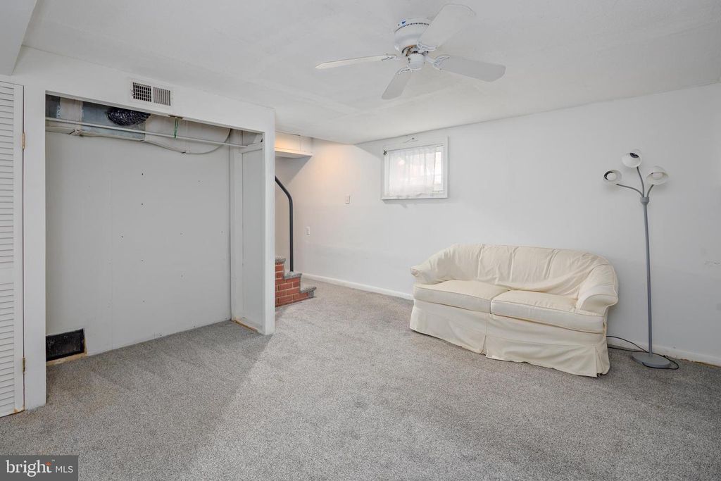 Image 25 of property listing at 8546 OAKLEIGH RD, Baltimore, MD 21234