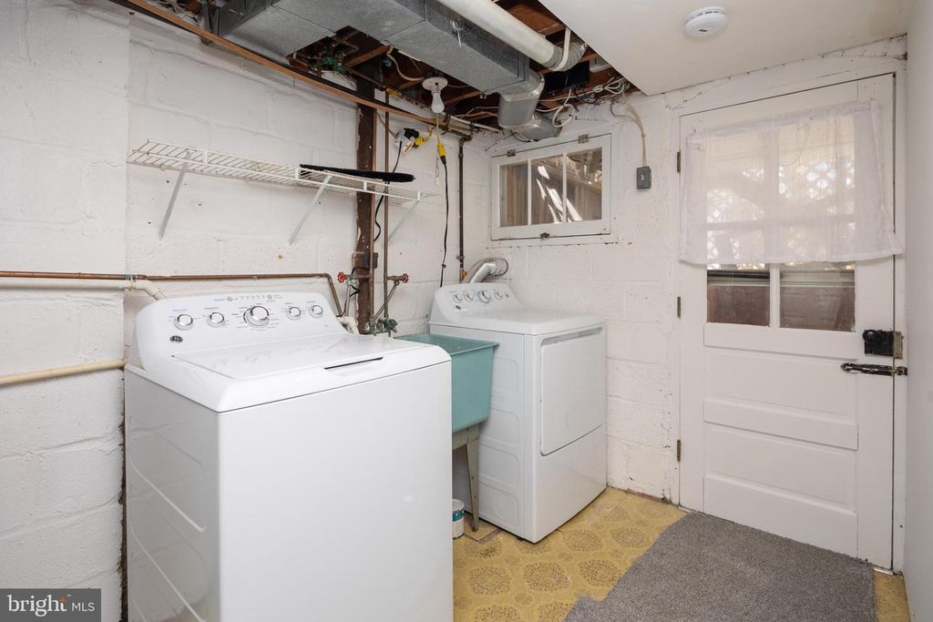 Image 30 of property listing at 8546 OAKLEIGH RD, Baltimore, MD 21234