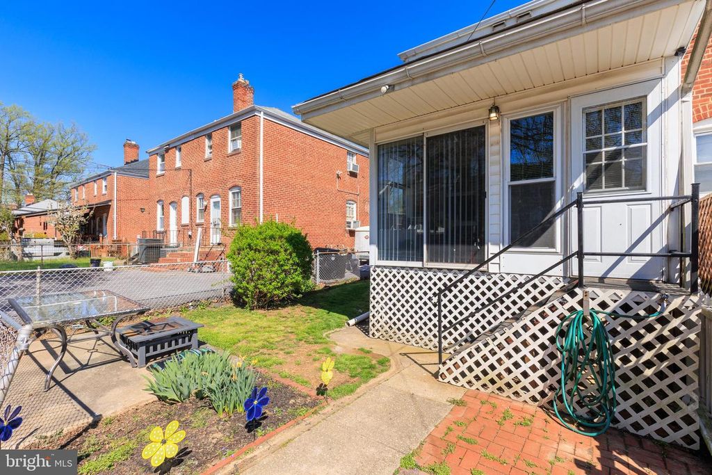 Image 31 of property listing at 8546 OAKLEIGH RD, Baltimore, MD 21234