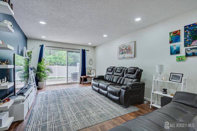 216 Amethyst Way 313, Franklin, NJ 08823