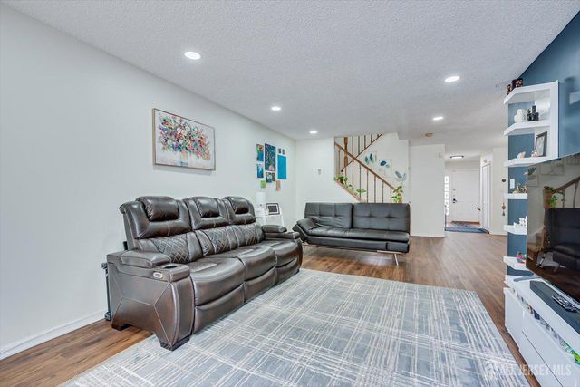 216 Amethyst Way 313, Franklin, NJ 08823