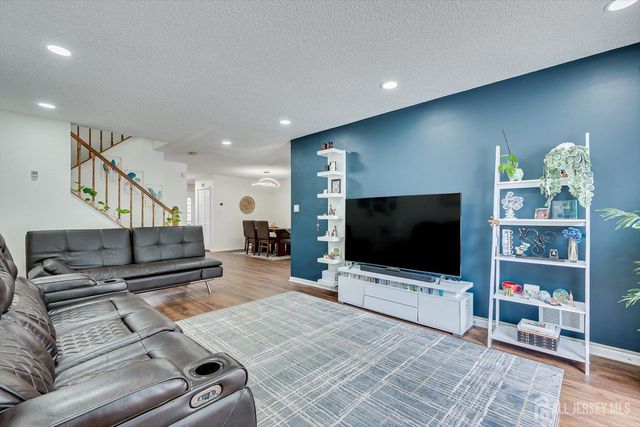 216 Amethyst Way 313, Franklin, NJ 08823