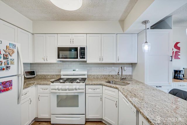 216 Amethyst Way 313, Franklin, NJ 08823