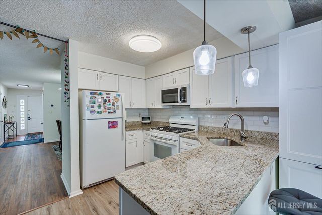 216 Amethyst Way 313, Franklin, NJ 08823