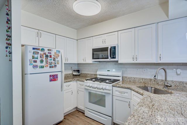 216 Amethyst Way 313, Franklin, NJ 08823