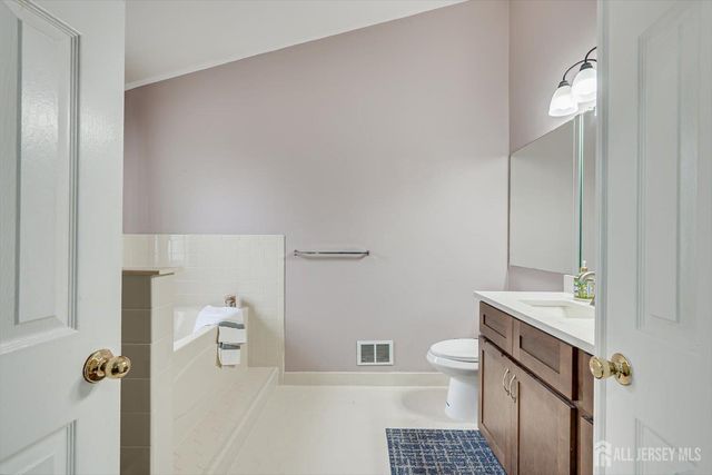 216 Amethyst Way 313, Franklin, NJ 08823