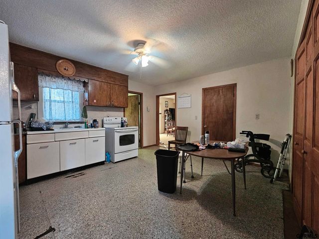 32011 Road J Road, Harvard, NE 68944