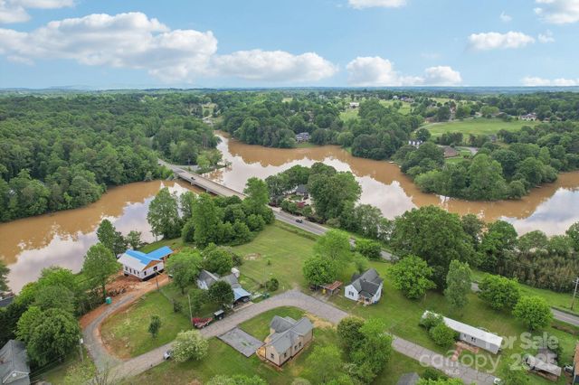10 Lake Street, Granite Falls, NC 28630