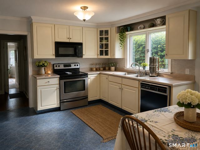 65 Deerfield Avenue, Middletown, CT 06457