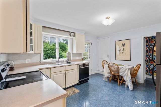65 Deerfield Avenue, Middletown, CT 06457