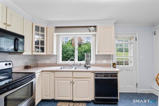 65 Deerfield Avenue, Middletown, CT 06457