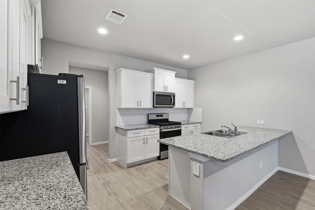 6736 Windfall Drive, Fort Worth, TX 76135