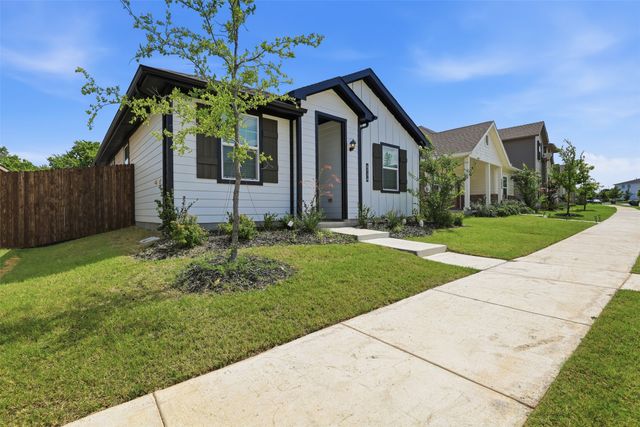6736 Windfall Drive, Fort Worth, TX 76135