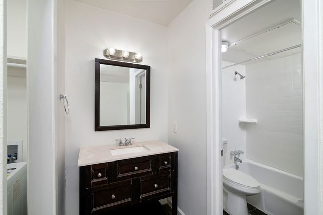 2808 Throckmorton Street 207, Dallas, TX 75219