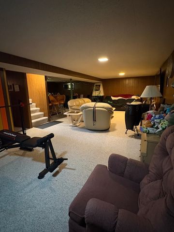 170 Cherrywood Road, Buffalo Grove, IL 60089