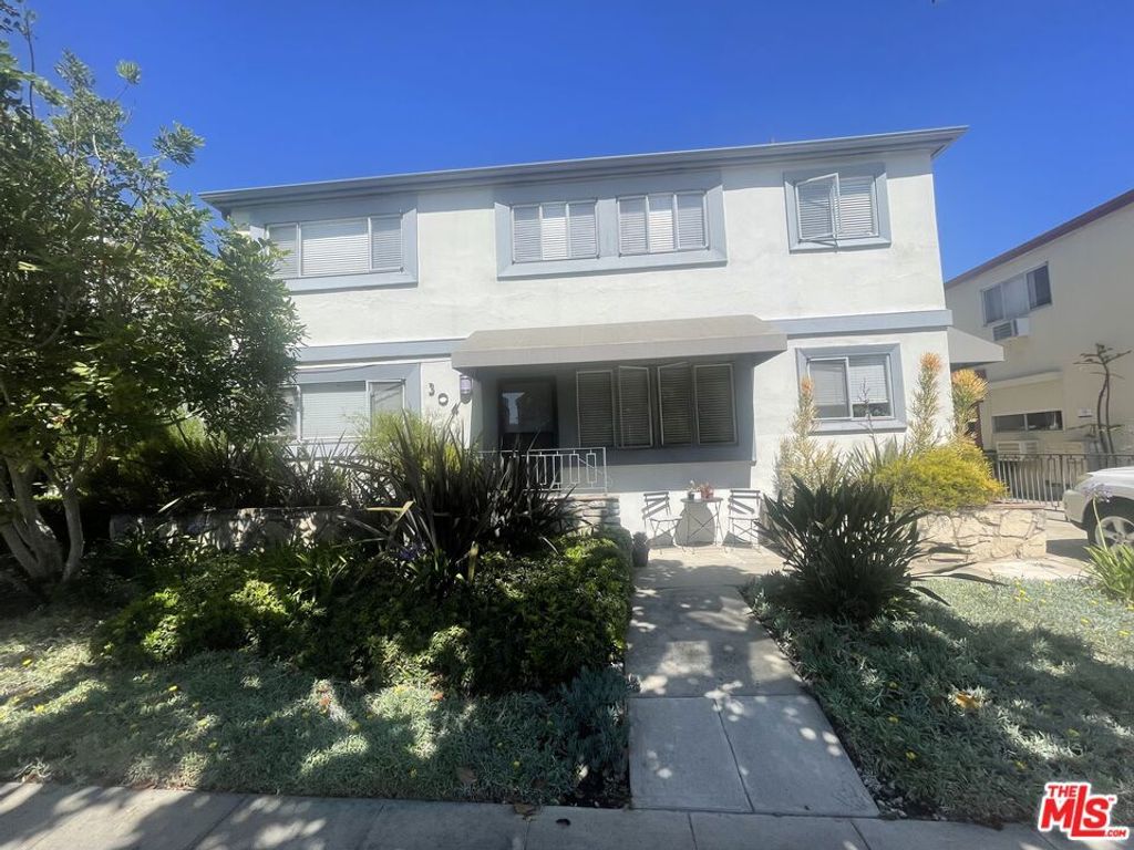 Image 1 of property listing at 304 S Doheny Drive, Beverly Hills, CA 90211