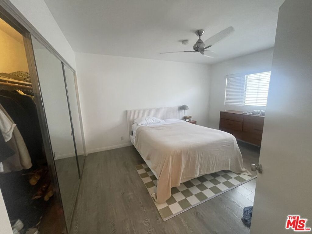 Image 7 of property listing at 304 S Doheny Drive, Beverly Hills, CA 90211