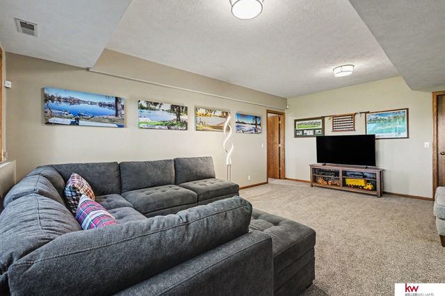 9920 S 172 Circle, Omaha, NE 68136