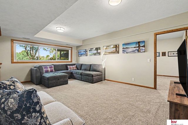 9920 S 172 Circle, Omaha, NE 68136