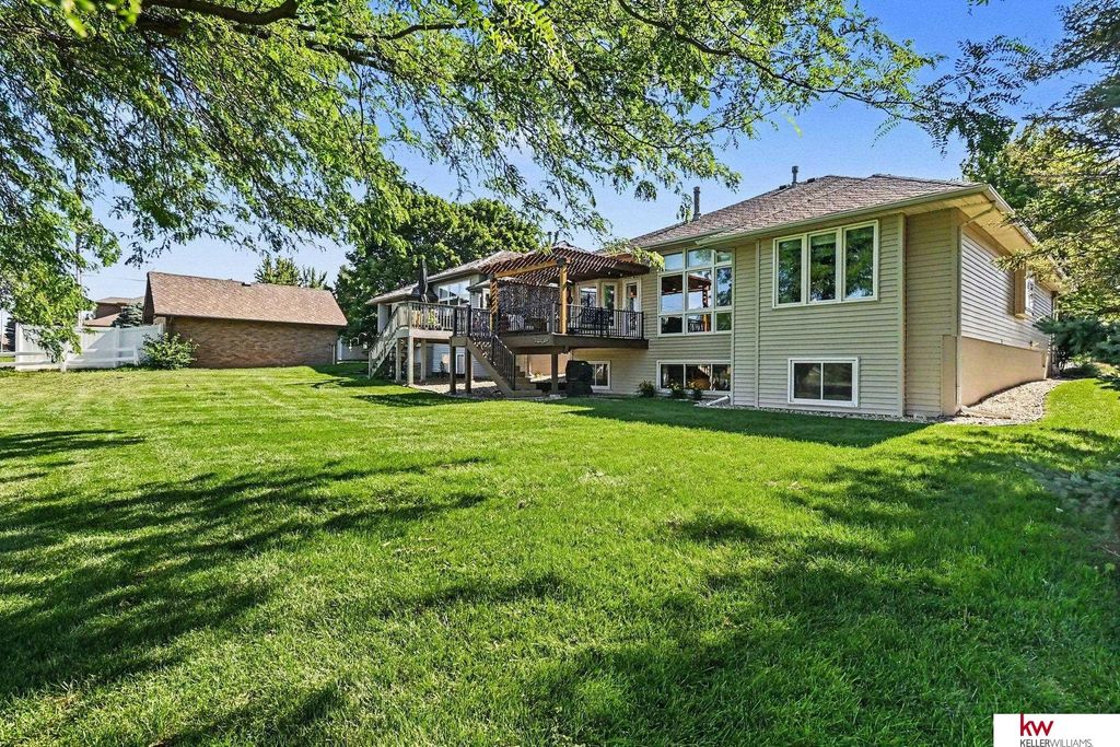 9920 S 172 Circle, Omaha, NE 68136