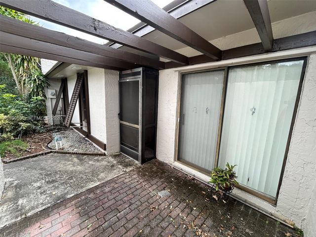 1540 NW 98th Ter, Pembroke Pines, FL 33024