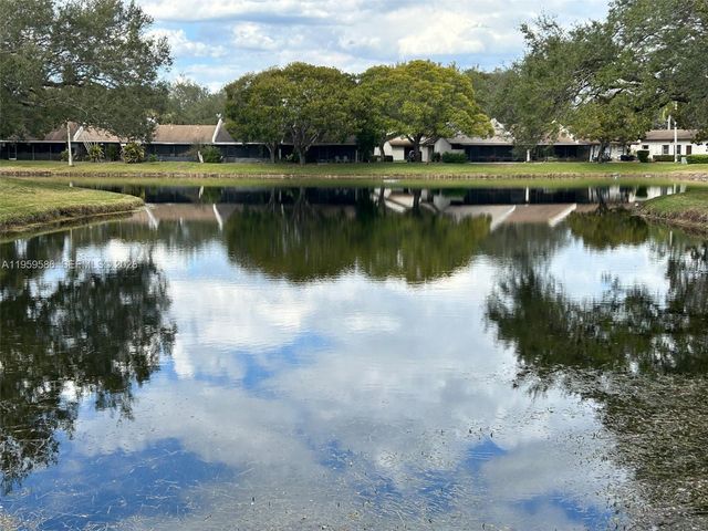 1540 NW 98th Ter, Pembroke Pines, FL 33024