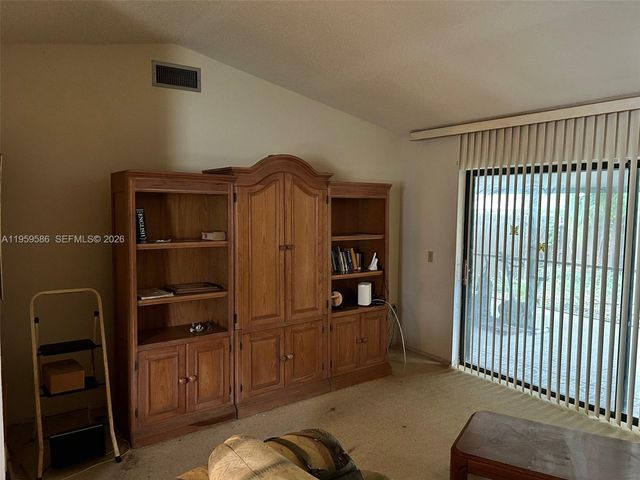 1540 NW 98th Ter, Pembroke Pines, FL 33024