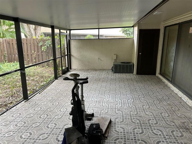 1540 NW 98th Ter, Pembroke Pines, FL 33024