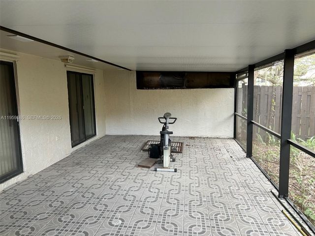 1540 NW 98th Ter, Pembroke Pines, FL 33024