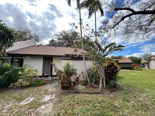 1540 NW 98th Ter, Pembroke Pines, FL 33024