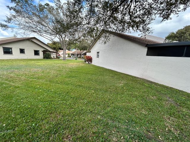 1540 NW 98th Ter, Pembroke Pines, FL 33024