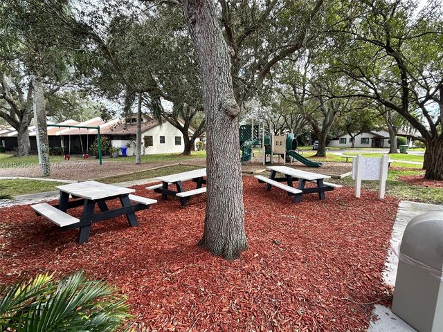 1540 NW 98th Ter, Pembroke Pines, FL 33024