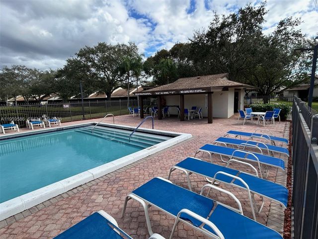 1540 NW 98th Ter, Pembroke Pines, FL 33024