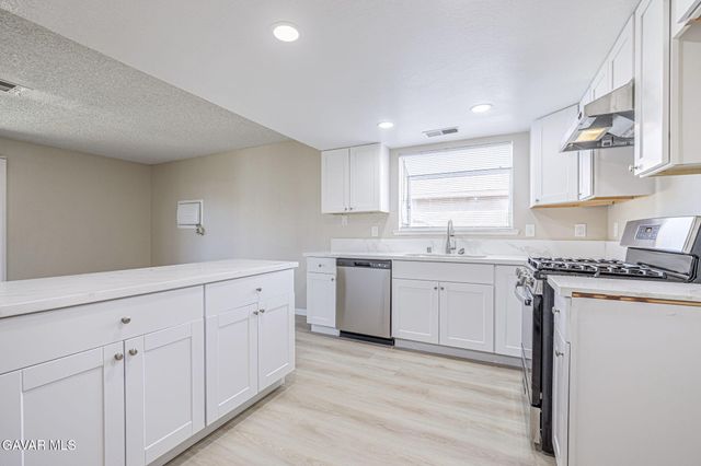 1101 Chagal Avenue, Lancaster, CA 93535
