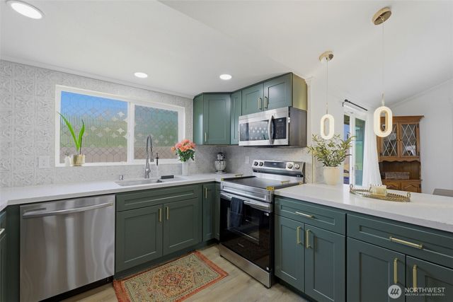 1255 S Grant Avenue, Tacoma, WA 98405