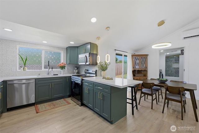 1255 S Grant Avenue, Tacoma, WA 98405