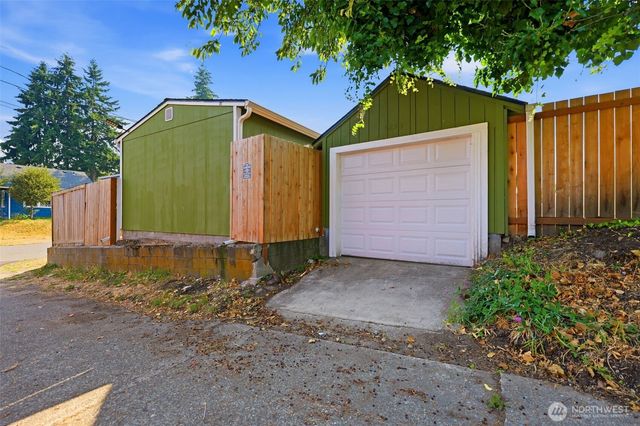 1255 S Grant Avenue, Tacoma, WA 98405