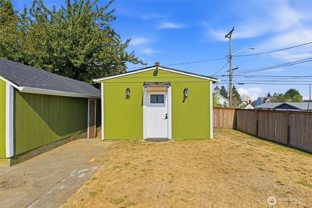 1255 S Grant Avenue, Tacoma, WA 98405