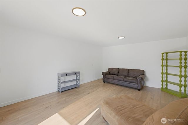 1255 S Grant Avenue, Tacoma, WA 98405