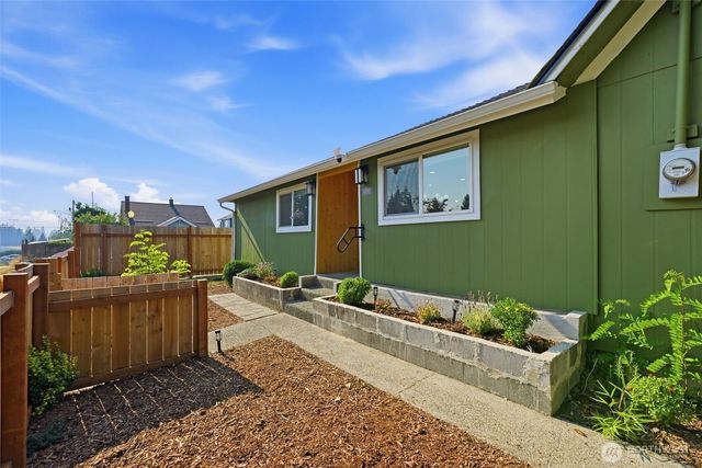 1255 S Grant Avenue, Tacoma, WA 98405