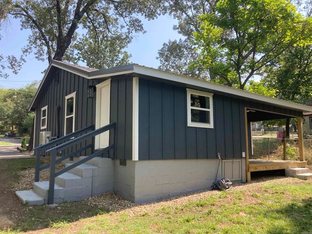 1007 9th Street, Mena, AR 71953